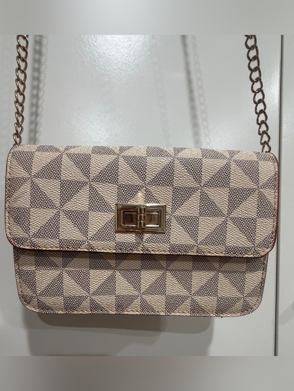 Women’s Small Beige/Brown Geometric Crossbody Bag Gold Chain Strap Turn Lock